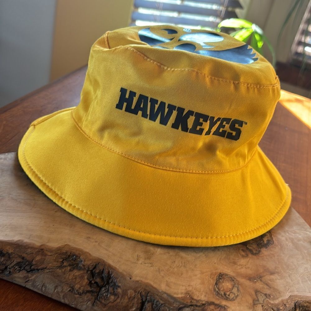 Iowa Hawkeyes Nylon Reversible Bucket Hat - Picture 3 of 5